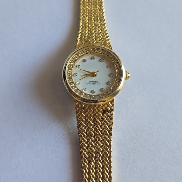 Elegant 18K Gold ELECTROPLATED Women\'s Watch
